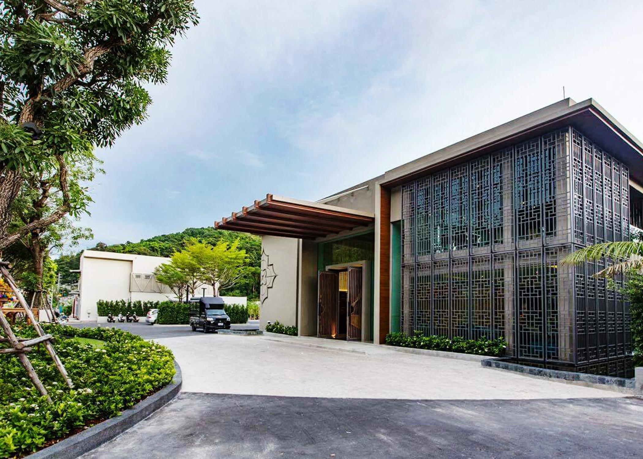 Fusion Suites Phuket Patong Ngoại thất bức ảnh The main entrance of the museum