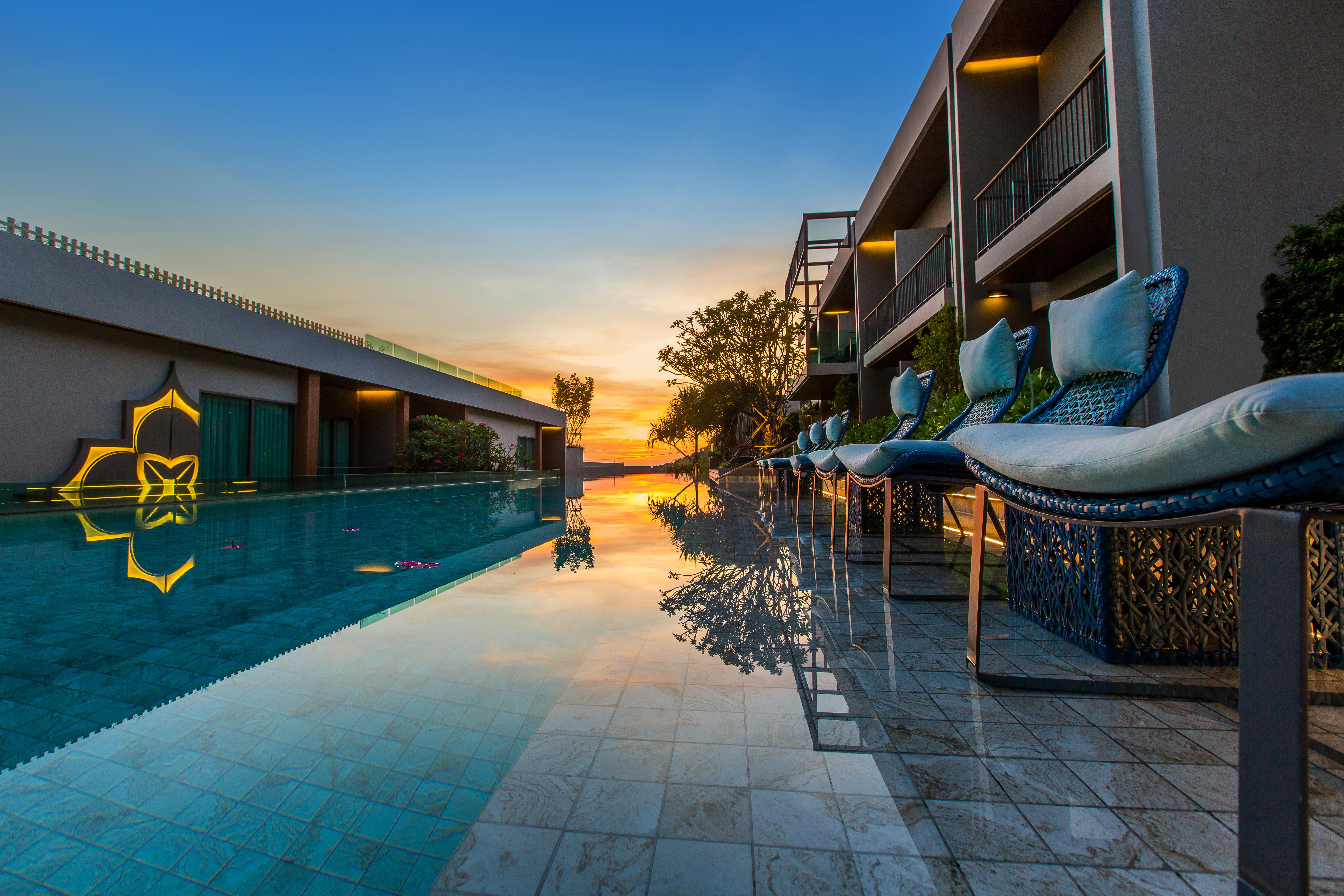 Fusion Suites Phuket Patong Ngoại thất bức ảnh The swimming pool at the hotel