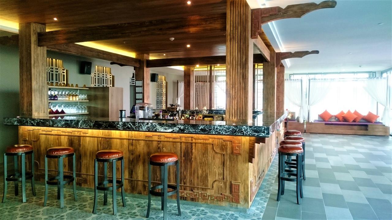 Fusion Suites Phuket Patong Ngoại thất bức ảnh The bar at the 101 bar