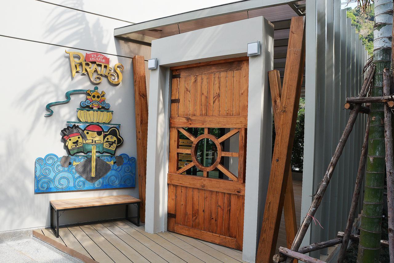 Fusion Suites Phuket Patong Ngoại thất bức ảnh Entrance to the pirate ship
