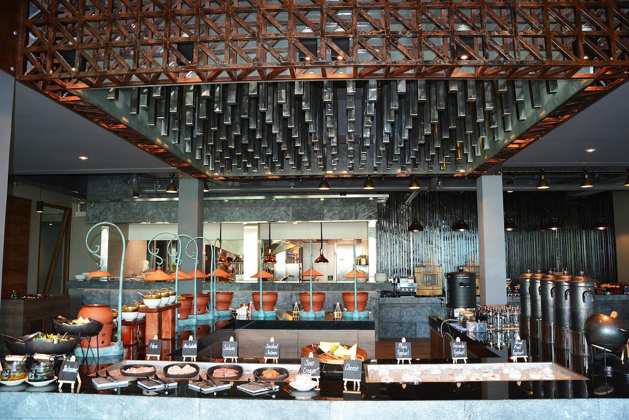 Fusion Suites Phuket Patong Ngoại thất bức ảnh The buffet at the restaurant
