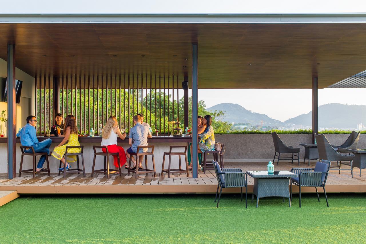 Fusion Suites Phuket Patong Ngoại thất bức ảnh The rooftop bar at the hotel