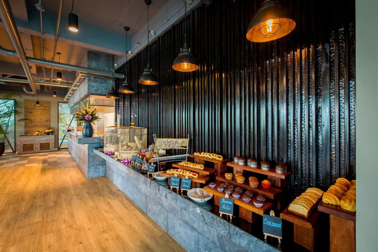 Fusion Suites Phuket Patong Ngoại thất bức ảnh The buffet at the lounge