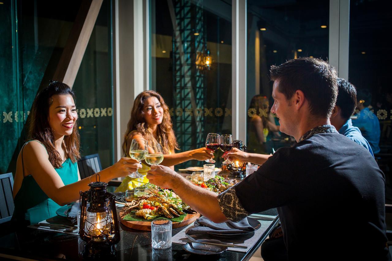 Fusion Suites Phuket Patong Ngoại thất bức ảnh The Deck